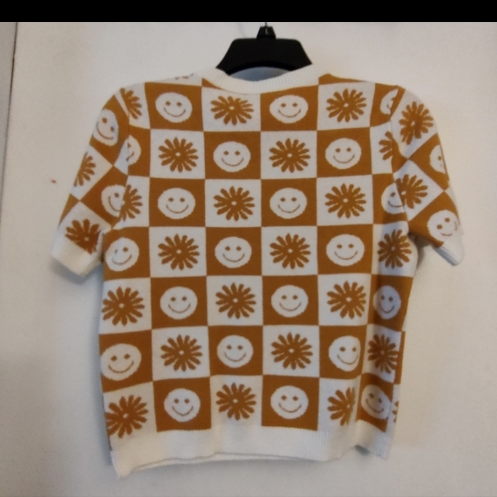Forever 21 smiley sweater. New. Size large. - Picture 9 of 13